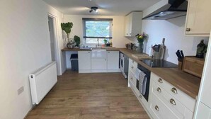 Unclassified image, 3 of 18, button - Remarkable 3-bed Country Home With Conservatory (Truro)