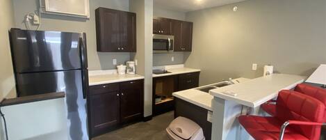 Refrigerador, microondas, parrilla de estufa y lavavajillas