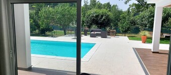 This house  is ideal for 4 tourists. It offers a private pool, a closed garden .