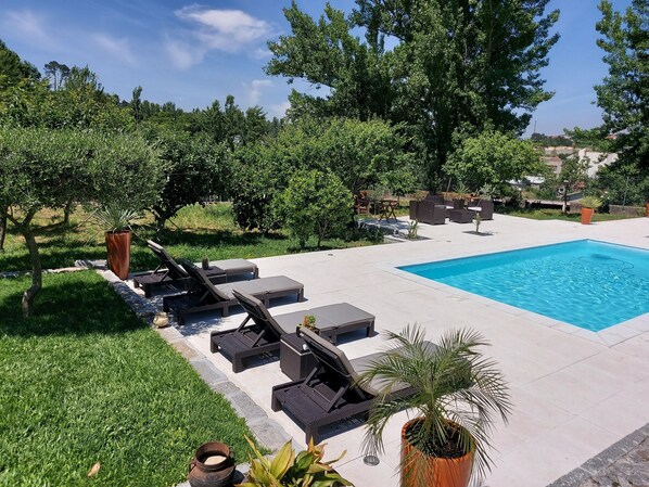 Outdoor pool - This house is ideal for 4 tourists. It offers a private pool, a closed garden . (Marco de Canaves)