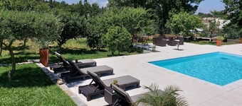 This house  is ideal for 4 tourists. It offers a private pool, a closed garden .