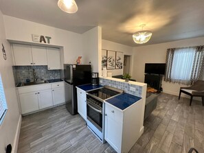 House, 1 King Bed | Private kitchen - Beautiful King Bed House Nort Miami Free Parking (Miami)