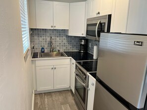 Studio, 1 King Bed | Private kitchen | Fridge, microwave, oven, stovetop - Beautiful 1-king Bed Studio in Miami Free Parking (Miami)