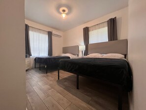 1 habitación, tabla de planchar con plancha, wifi gratis y ropa de cama