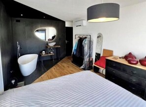 4 bedrooms, bed sheets - The beautiful surfer (Montescot)