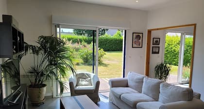 Single storey house in Crozon, close to Postolonnec beach