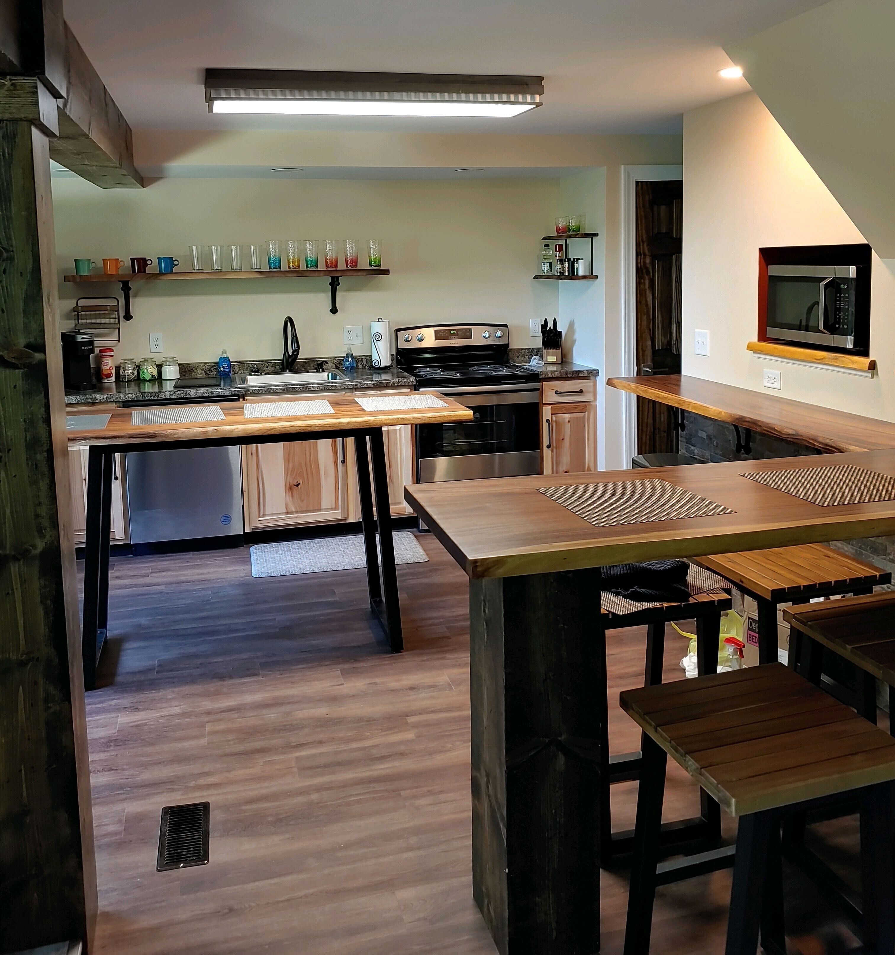 Geladeira, micro-ondas, fogão, cooktop