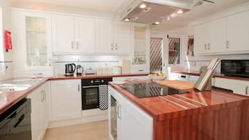 Cottage | Interior