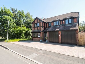 Exterior - 1 Charlotte Close (Poole)