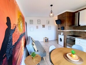 Interior - Stunning Ocean View! Communal Pool and Quick Walk to the Beach (Portimão)