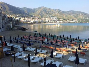 Beach - Casa Mandralisca (Cefalù)