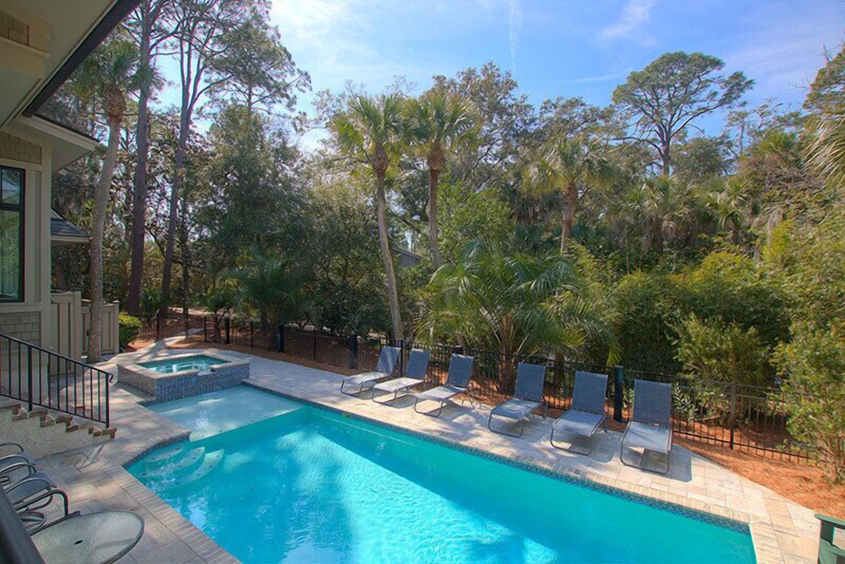 Luxury Vacation Rental, Oceanside 4th Row with Private Pool and Spa