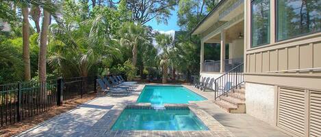 حمّام سباحة خارجي، حمّام سباحة مُدفَّأ