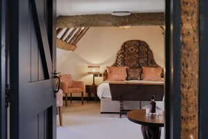 Deluxe Double Room, 1 King Bed | Individually decorated, desk, free WiFi, bed sheets