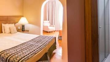 Deluxe Triple Room, 1 Bedroom | In-room safe, free WiFi, bed sheets