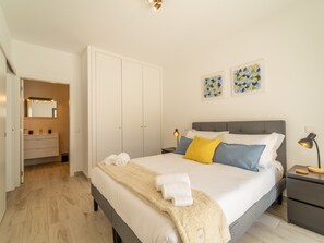 2 bedrooms, iron/ironing board, travel cot, WiFi