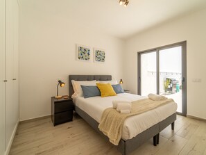 2 bedrooms, iron/ironing board, travel cot, WiFi