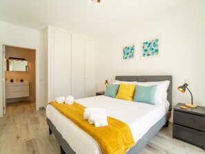 2 chambres, fer et planche à repasser, lit de bébé portatif, Wi-Fi