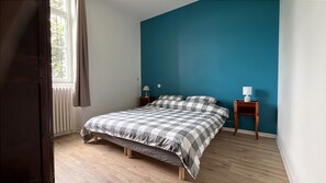 4 bedrooms, desk, travel cot, free WiFi