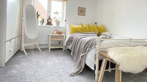 2 bedrooms, desk, iron/ironing board, free WiFi