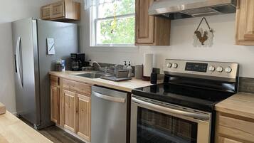 冰箱、微波炉、烤箱、炉灶