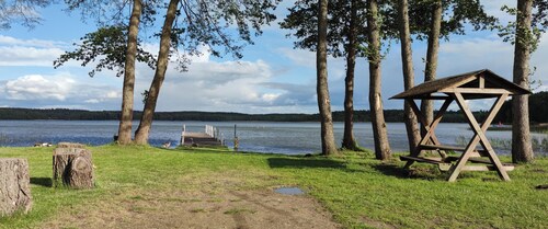 Haus am See linke Seite 200  Meter bis zum Strand 