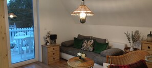 Smart TV, fireplace, books, video library - House on the lake left side 200 meters to the beach  (Warin)