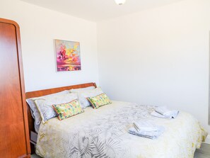 3 bedrooms, individually decorated, individually furnished, free WiFi - The Cottage (Carrick)
