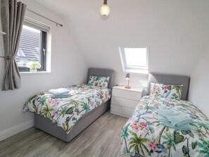 3 bedrooms, individually decorated, individually furnished, free WiFi - The Cottage (Carrick)