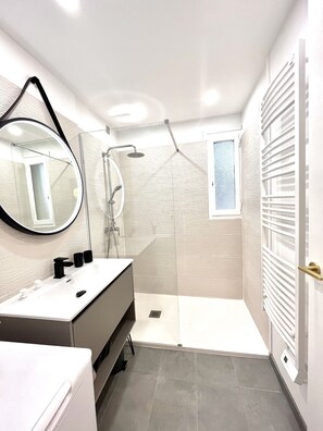 Douche, papier de toilette