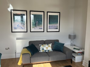 2 bedrooms, travel cot, free WiFi, bed sheets