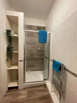 Apartamento urbano | Banheiro | Secador de cabelo, sabonete, shampoo 