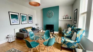 City Apartment | 2 bedrooms, travel cot, free WiFi, bed sheets