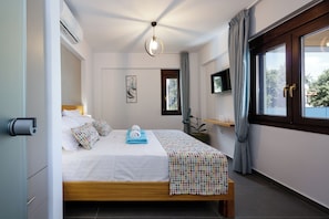 1 bedroom, pillow-top beds, in-room safe, desk