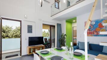 Apartment, 2 Bedrooms, Pool View | Living room