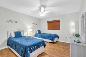3 habitaciones, tabla de planchar con plancha, cuna de viaje y wifi