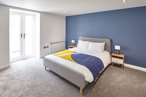 2 Schlafzimmer, Schreibtisch, Bügeleisen/Bügelbrett, WLAN