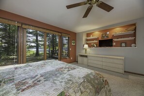 3 bedrooms, desk, iron/ironing board, free WiFi - Waterfront modified A-frame on chain of 10 lakes (Manitowish Waters)