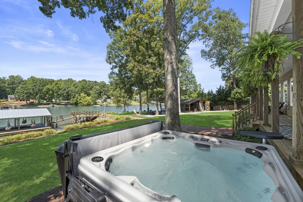 Natural High Lakefront Retreat: Spacious Family Getaway with Entertainment Room, Huge Backyard, and More!