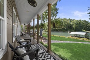 Terrace/patio - Natural High Lakefront Retreat: Spacious Family Getaway with Entertainment Room, Huge Backyard, and More! (Mooresville)