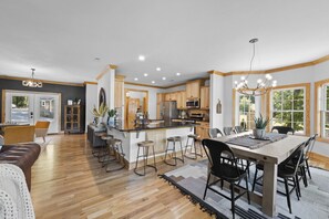 Dining - Natural High Lakefront Retreat: Spacious Family Getaway with Entertainment Room, Huge Backyard, and More! (Mooresville)