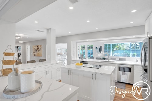 8BR Family Resort with Pool & Playground