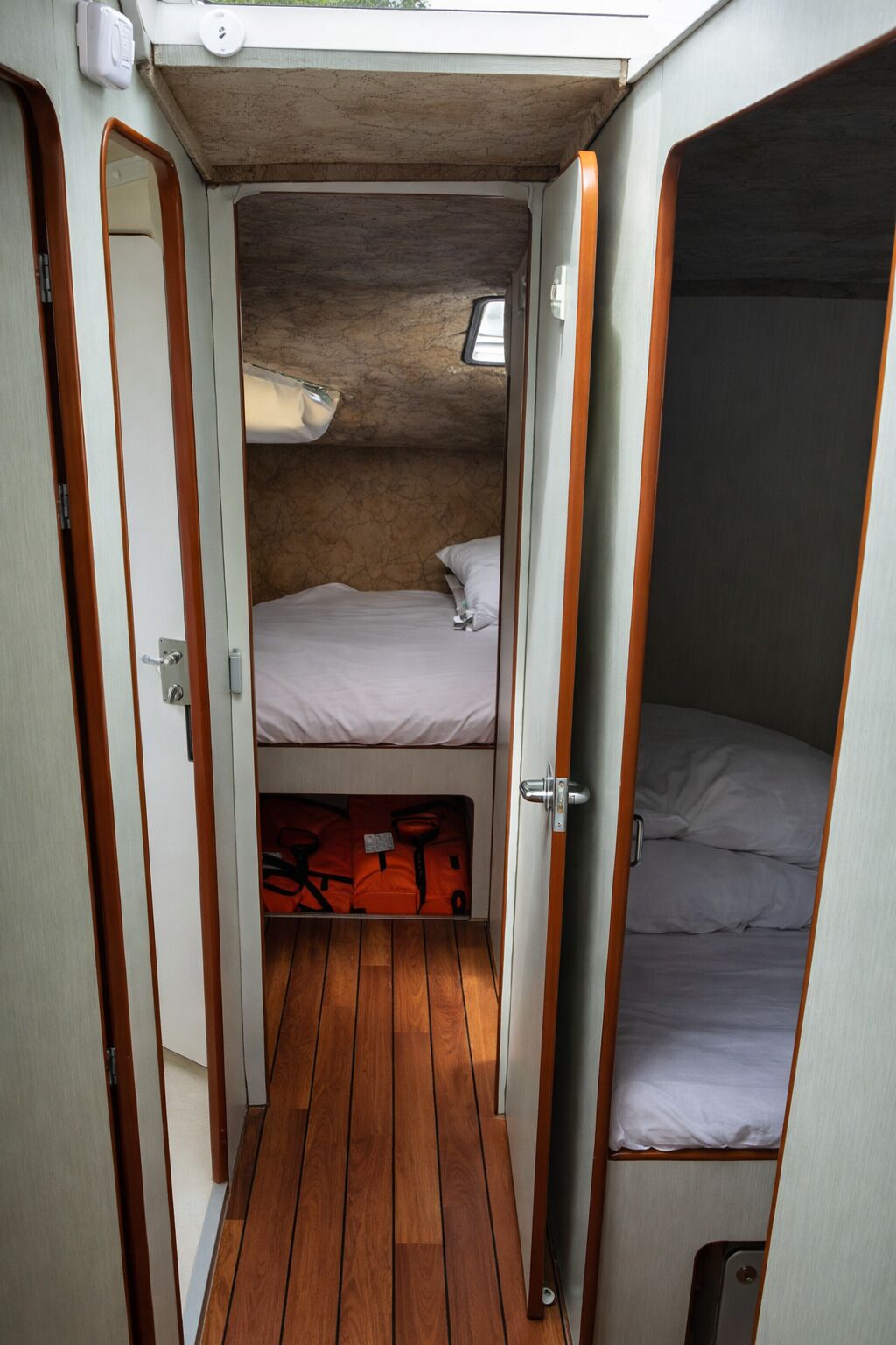 4 chambres, coffres-forts dans les chambres