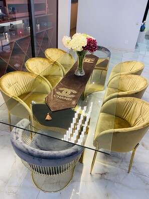 Dining - A cheerful contemporary home (Roodepoort)