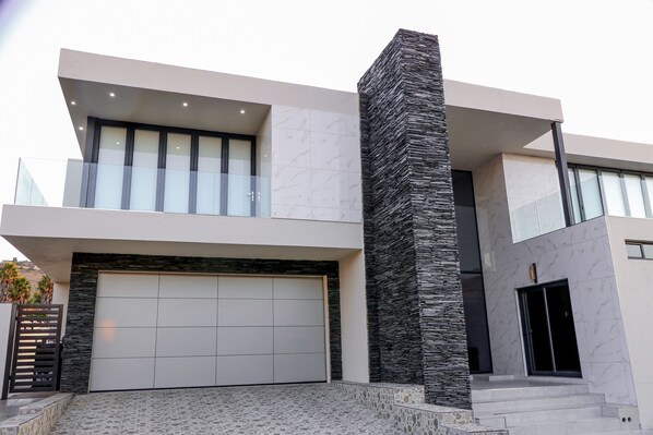Exterior - A cheerful contemporary home (Roodepoort)