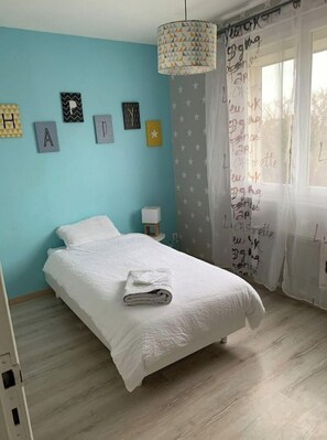 4 bedrooms, iron/ironing board, travel crib, free WiFi
