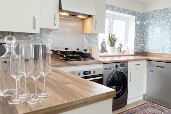 Habitación Confort | Cocina privada | Refrigerador con congelador, microondas, horno y parrilla de estufa