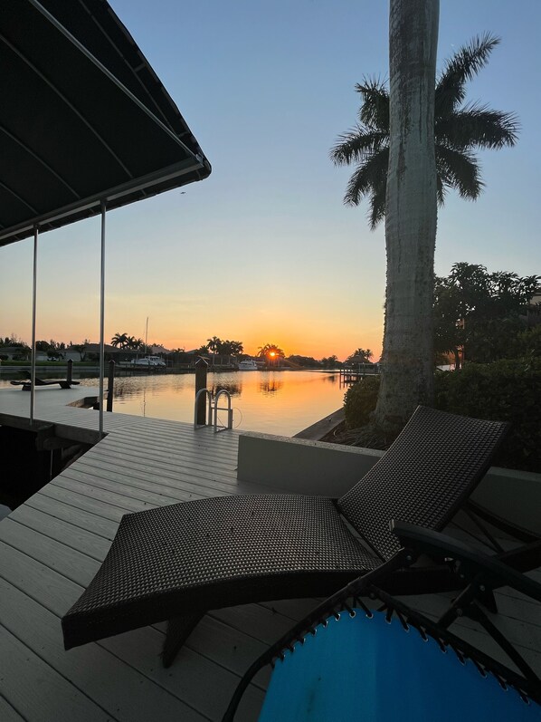 Alberca al aire libre y alberca climatizada