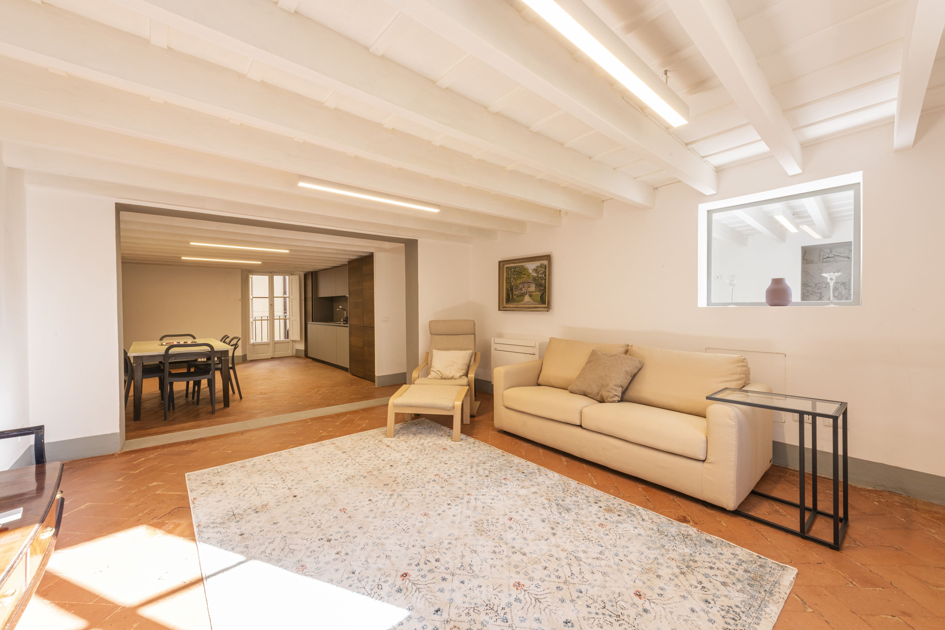 Deluxe-Apartment | Wohnbereich | 40-Zoll-Flachbildfernseher mit Digitalempfang, Fernseher