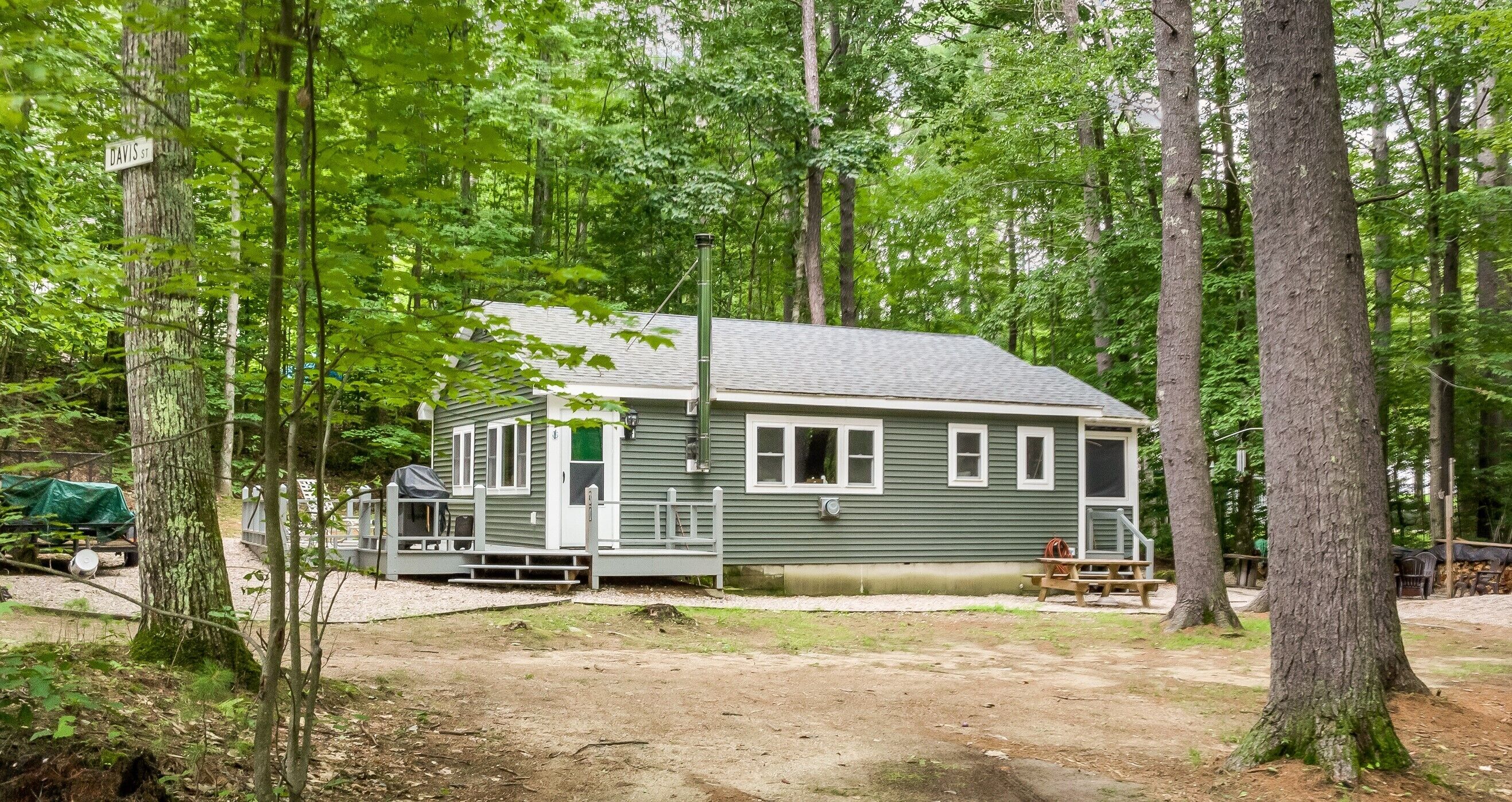 Adirondack inspired cottage with access to association beach on Lake Winni